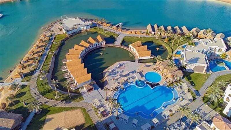 «خصوصيتك في أمان».. الجونة تفصل أحد موظفيها بعد تصويره للنزلاء في حمام السباحة