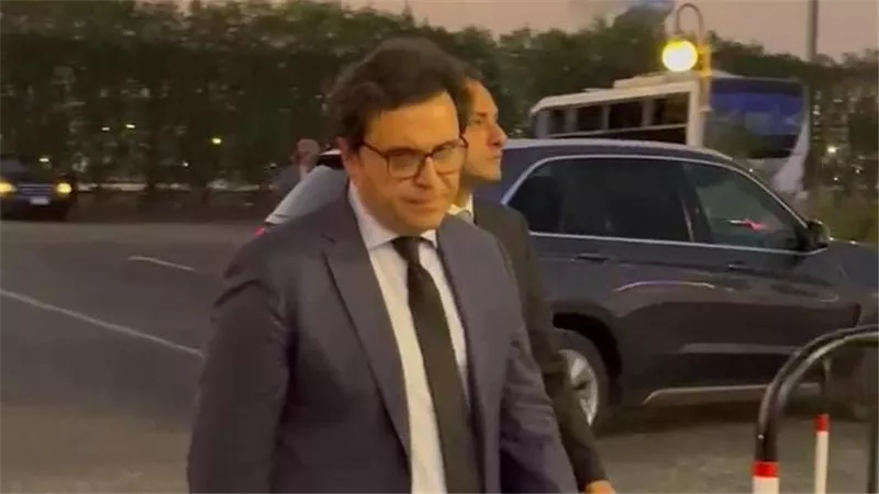 عزاء والدة محمد فايز فرحات بمسجد الشرطة بالشيخ زايد بحضور كرم جبر وأحمد هنو