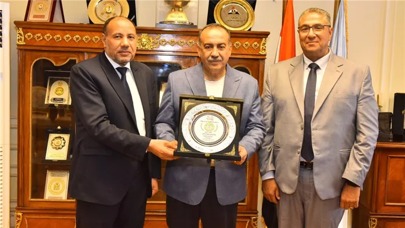 محافظ أسيوط يستقبل نائب رئيس جامعة الأزهر لبحث سبل التعاون المشترك