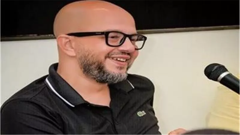 «الفلكلور المصري حير الـAI».. عمر طاهر يكشف كواليس تجربة طريفة مع ai