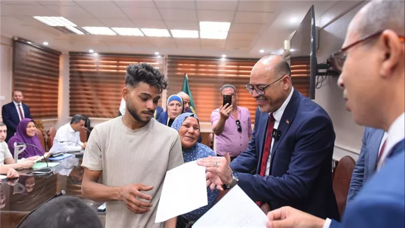 وزير العمل ومحافظ القليوبية يفتتحان ورشة عمل تثقيفية للتوعية بالقانون الجديد
