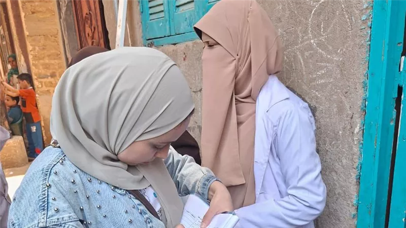 محافظ أسيوط يتابع فعاليات الحملة القومية لمكافحة البلهارسيا بالقرى