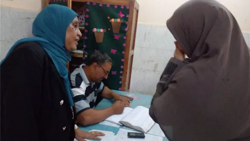 فرق المتابعة ببني سويف تواصل متابعتها لمدارس الإدارات التعليمية