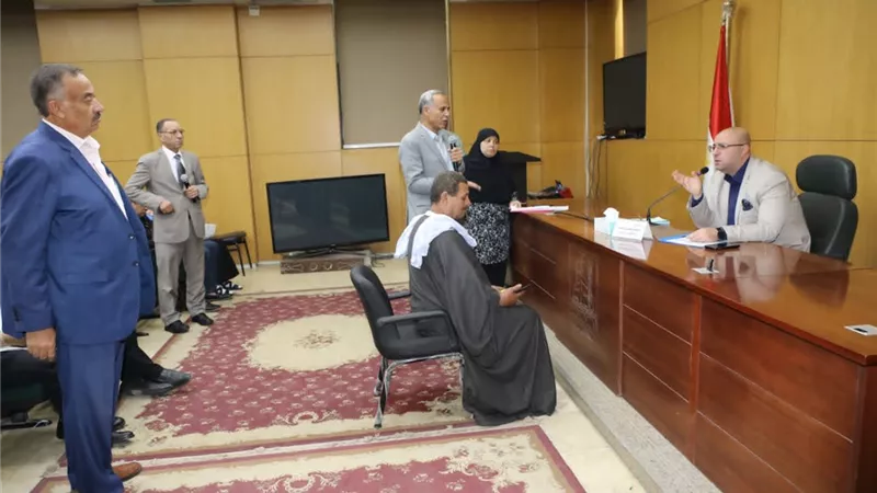 محافظ بني سويف يوجه بحلول لشكاوى واحتياجات المواطنين في مختلف القطاعات