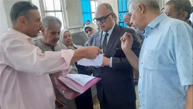 محافظة الجيزة تتابع تقنين أراضي أملاك الدولة وتحرر عقود للمستحقين