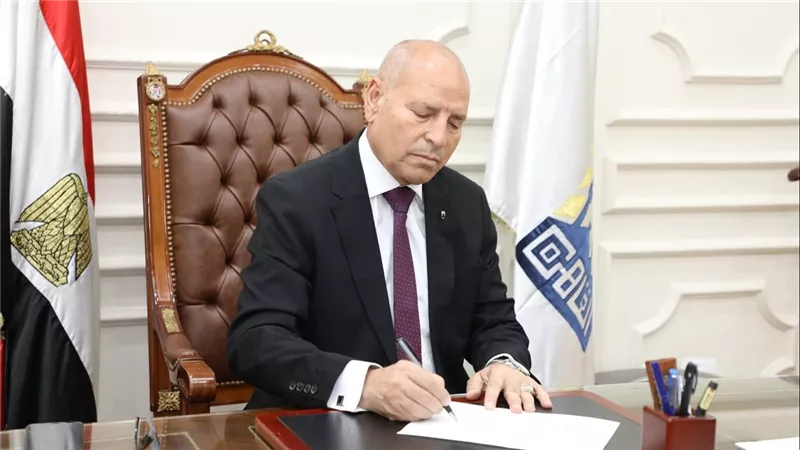 القاهرة تتزين للحدث العالمي.. افتتاح المتحف المصري الكبير يضيء الطريق الدائري