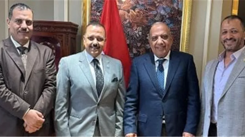  نقابة المرافق تشيد بجهود وزير الكهرباء.. و«عصمت» يكافئ المتميزين برحلات عمرة