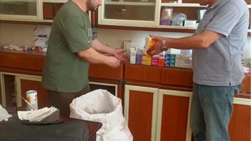ضبط مصنع أعلاف وصيدلية غير مرخصة بحملات تموينية في الشرقية