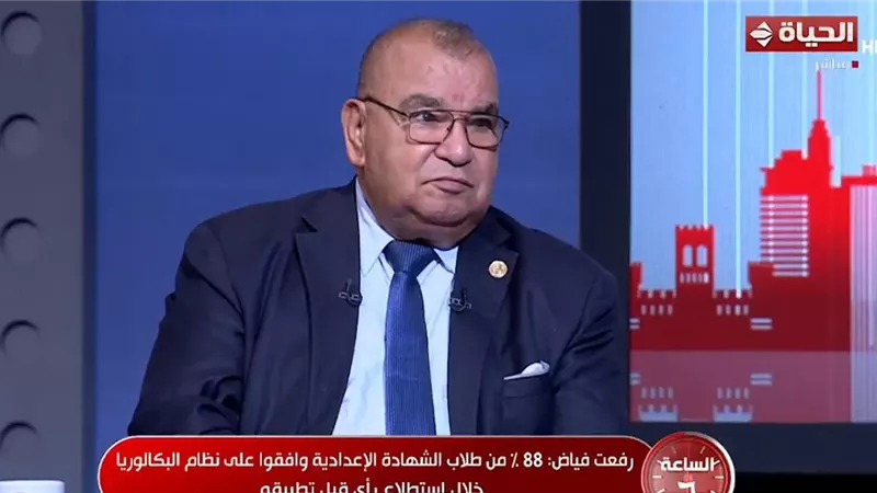 طلاب الصف الأول الثانوي أمام خيار مصيري: البكالوريا أم الثانوية العامة؟