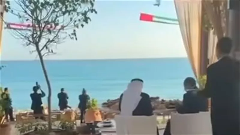 طائرات شراعية.. مشاهد لافتة في حفل إفطار السيسي ومحمد بن زايد في العلمين