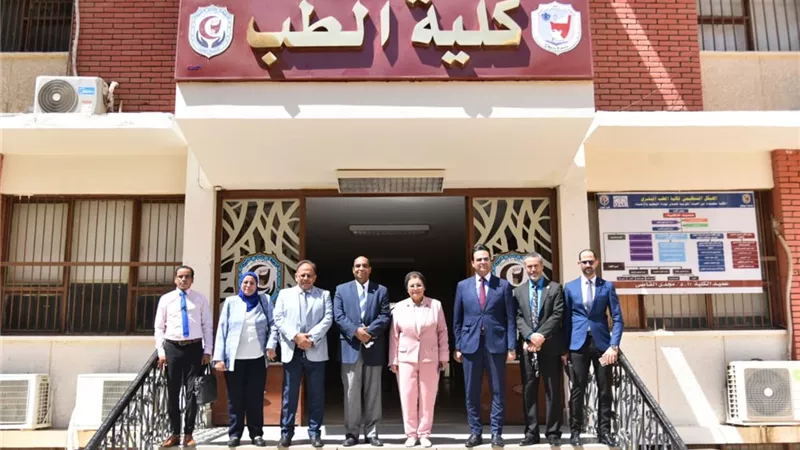 نائب وزير الصحة تتفقد مستشفى سوهاج العام وتعلن انطلاق الخطة الاستراتيجية