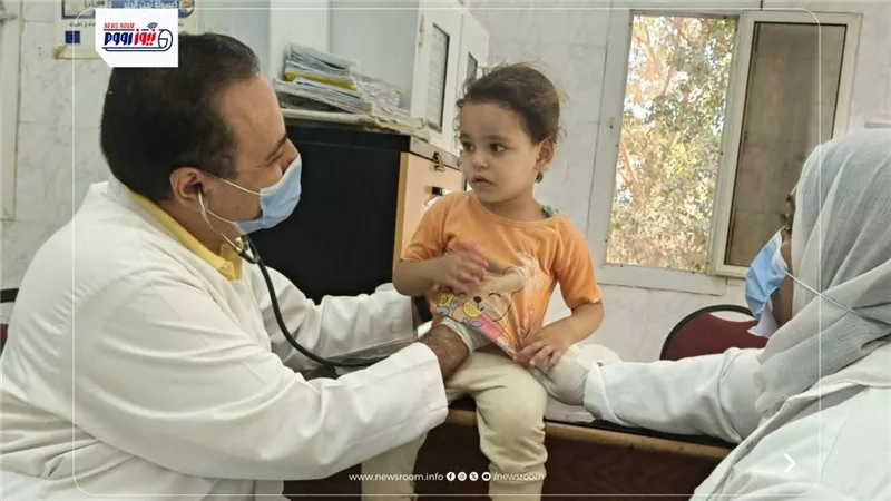صحة المنيا تقدم الكشف الطبي لـ 976مواطن بالمجان داخل قرية دروة بمركز ملوي