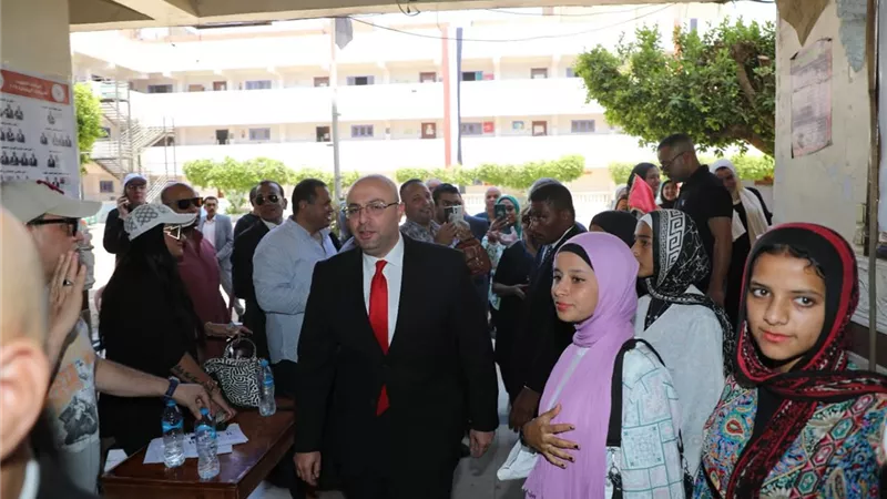 محافظ بني سويف يتابع أعمال التصويت في أول أيام إعادة انتخابات الشيوخ