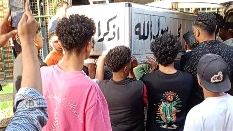 الحزن يخيم على جنازة عم أحمد ضحية بائعة الخضار وشقيقها