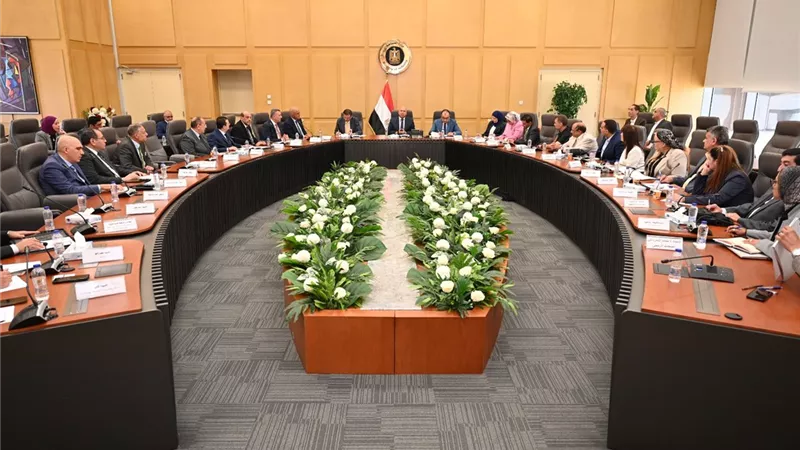 الوزير: خطط لتعزيز زراعة الكتان وتشجيع التصنيع المحلي وبدء إنتاج صيني 2026