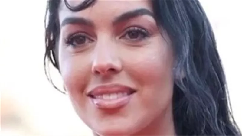 أبرزهم جورجينا.. توافد النجوم على ريد كاربت افتتاح مهرجان  فينيسيا السينمائي 