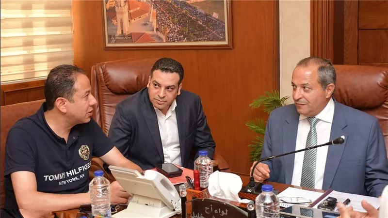 محافظ بورسعيد يوجه بتنفيذالأحكام القضائية لصرف المستحقات المالية للمعلمين