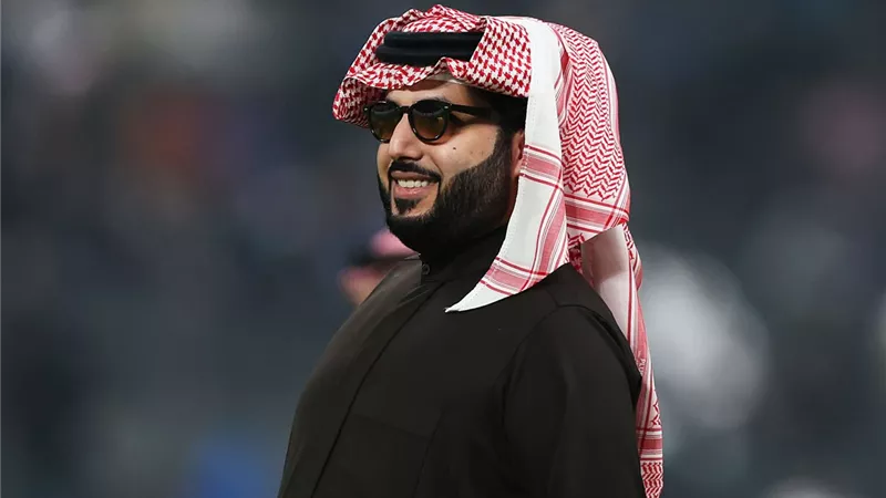 طارق الشناوي يكشف حقيقة إقصاء المصريين عن موسم الرياض|فيديو 