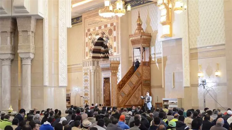 حكم صلاة تحية المسجد أثناء خطبة الجمعة.. الإفتاء تجيب