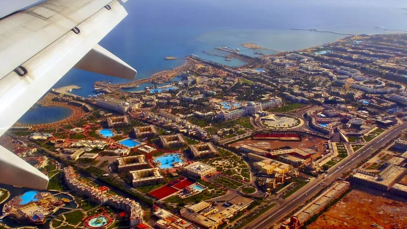 اليوم الغردقة تشهد انتعاشاً سياحياً بـ 90 رحلة دولية و18 ألف سائح
