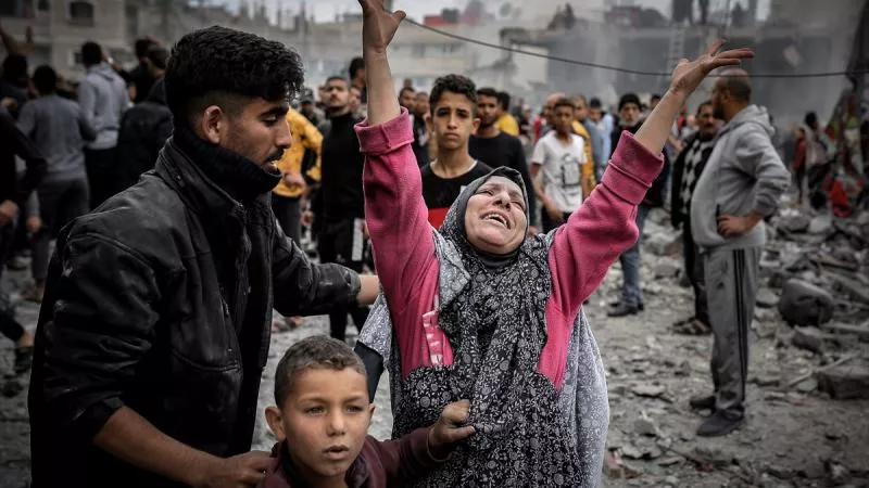 تقرير الدفاع المدني: تدمير شبه كامل للبنية التحتية والسكنية في غزة  