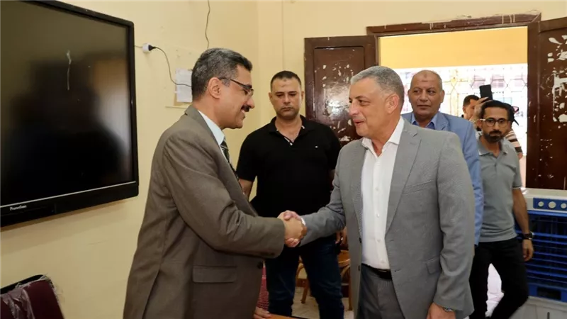 محافظ الإسماعيلية يتفقد لجان انتخابات الشيوخ ويشيد بالإقبال الكبير للمواطنين