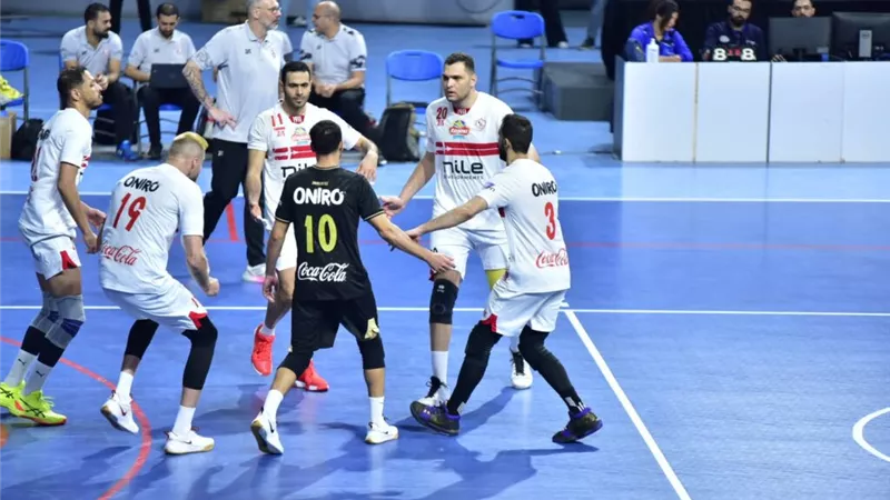 الزمالك في مأزق جديد.. الاتحاد يحيل ثلاثة لاعبين للتحقيق ويوقف إداري