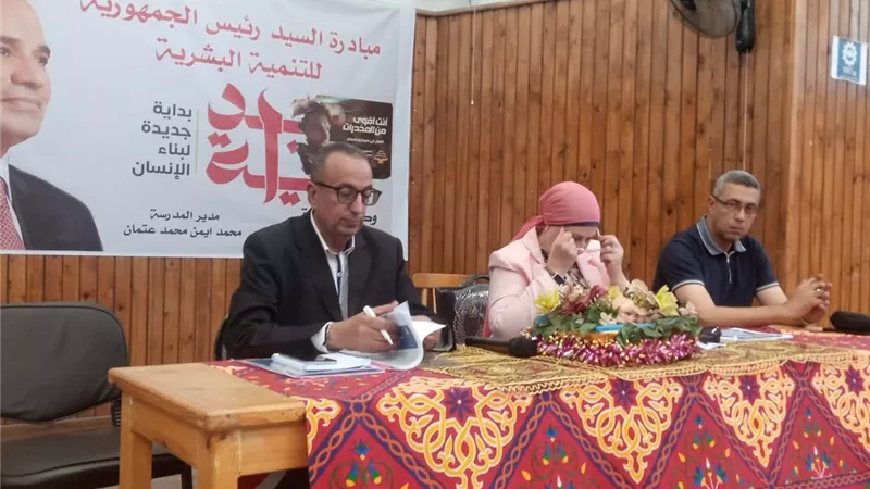 وكيل التعليم تجتمع بمديري المدارس الابتدائية بالسويس استعدادا لعام دراسي منضبط