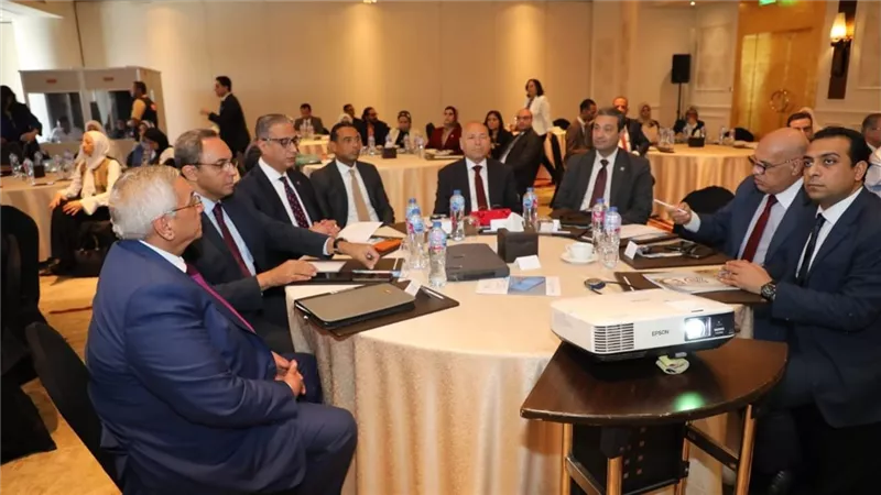 محافظ القاهرة يشهد ورشة لبناء القدرات الرقمية ودعم التحول الحضري 
