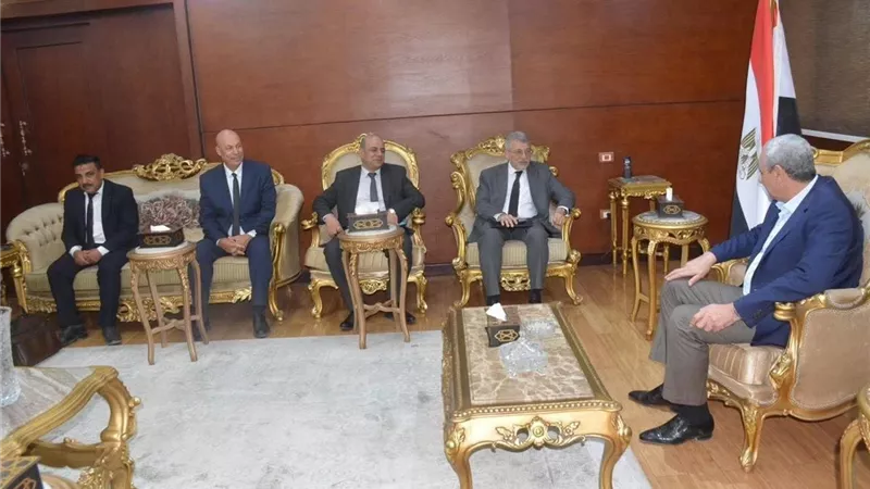 محافظ الغربية ورئيس هيئة الأوقاف يبحثان سبل التعاون لاستثمار الأراضي الوقفية