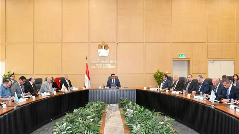 العاصمة الإدارية تستعد للقفزة الكبرى.. وزير الإسكان يتابع منطقة الأعمال