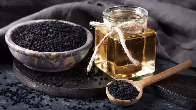 زيت الحبة السوداء: الكنز الطبيعي لصحة الجسم والشعر والبشرة 