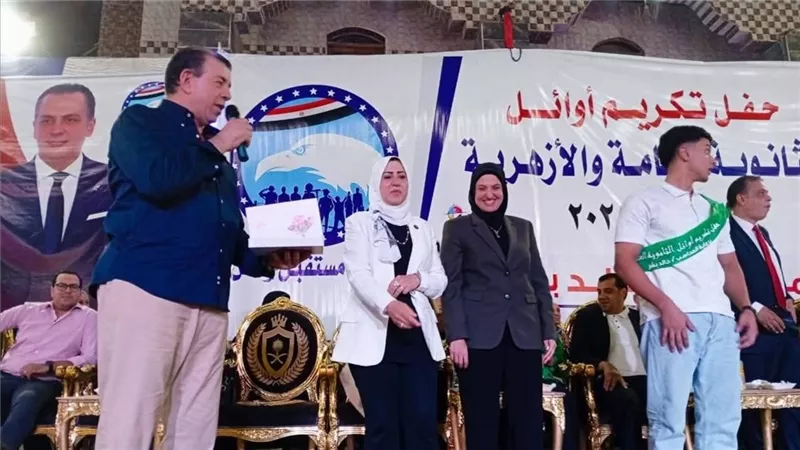 “مستقبل وطن” يكرم 350 متفوقًا بالثانوية العامة والأزهرية بالزقازيق والقنايات