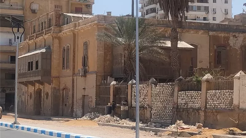 قفلوه بالدبش.. أهالي السويس يستغيثون لإنقاذ بيت المساجيري التاريخي من التشويه