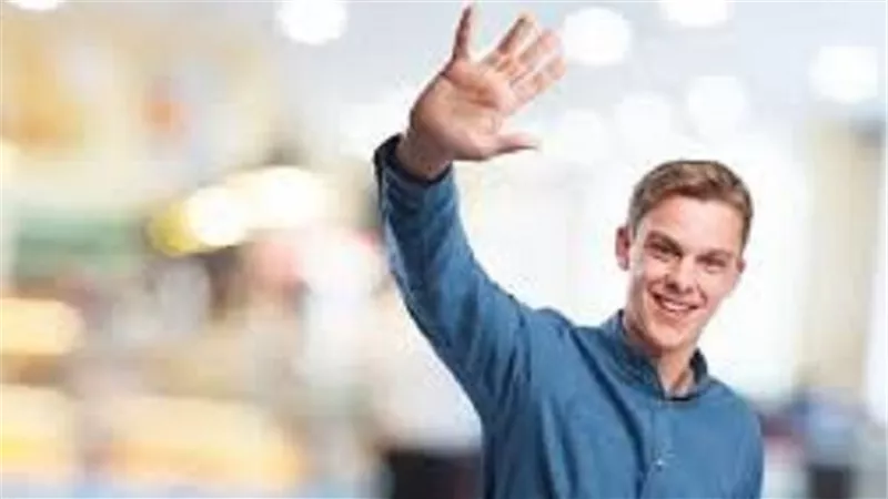 هل يجوز شرعًا إلقاء السلام من الرجال على النساء؟.. الإفتاء توضح