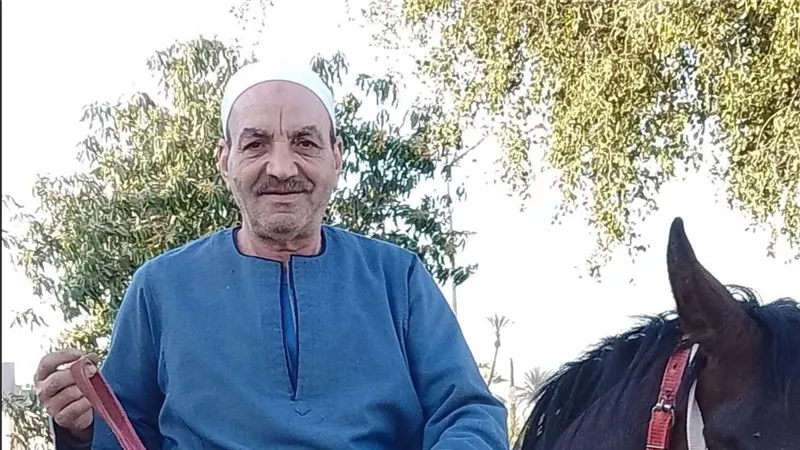مُسن يلفظ أنفاسه الأخيرة أثناء أداء صلاة الجمعة بمسجد في قرية سلامون بسوهاج