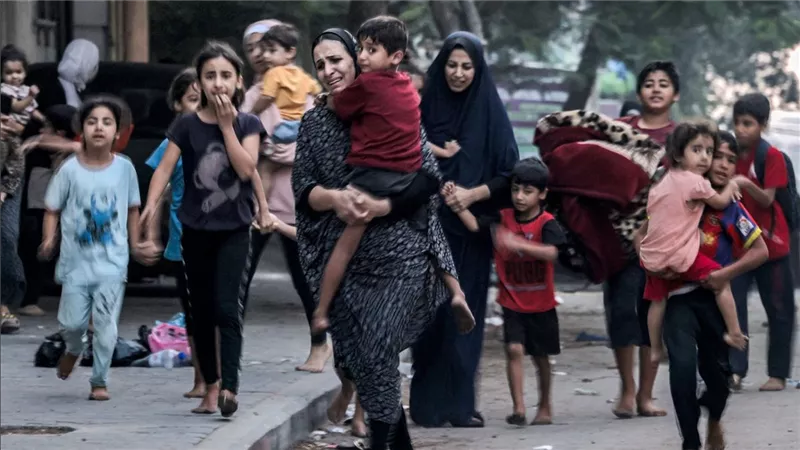 قرار أمريكي وتنفيذ إسرائيلي.. وزير فلسطيني سابق يفضح مخطط التهجير القسري 