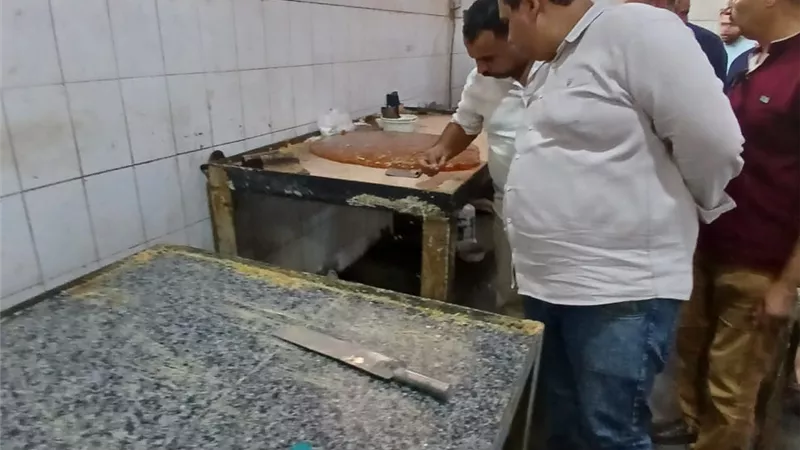 إحالة واقعة ضبط مصنع حلوى مخالف بالشرقية إلى النيابة