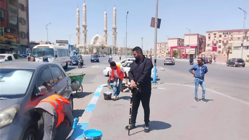 انطلاق مبادرة احنا معاك لنظافة وتجميل الشوارع والميادين بحي فيصل بالسويس 
