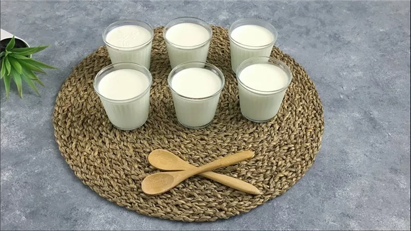 طريقة عمل الزبادي في البيت بخطوات سهلة وطعم زي الجاهز 