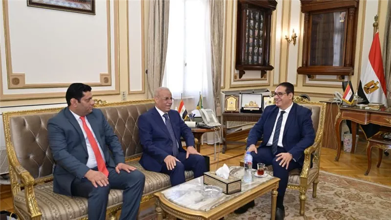 رئيس جامعة القاهرة يبحث مع السفير العراقي آفاق التعاون الأكاديمي 