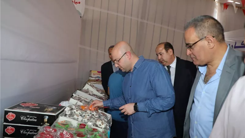 محافظ بني سويف يبحث سبل تفعيل دور الجمعيات التعاونية بمجالات التنمية