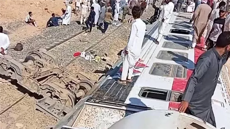 كامل الوزير يصل موقع حادث قطار مطروح لمتابعة الموقف ميدانيًا