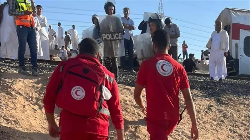 الهلال الأحمر يقدم الدعم النفسي والمساعدات اللازمة لمصابي حادث قطار مطروح
