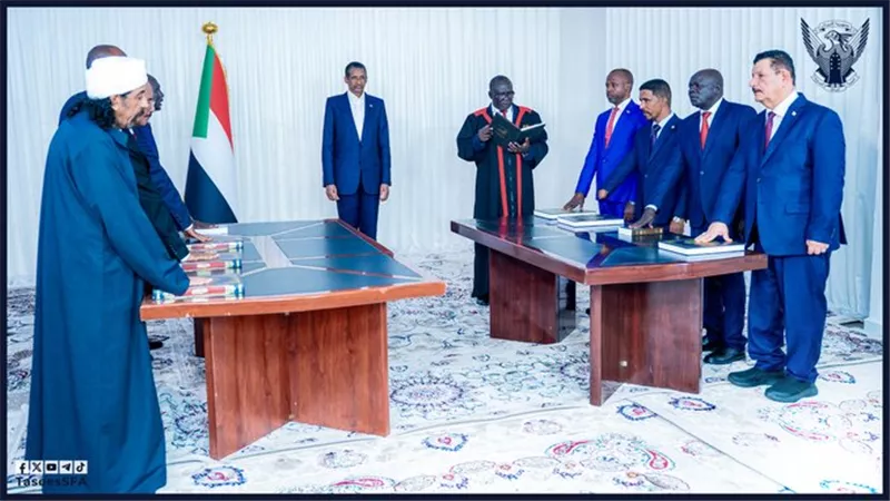 السودان.. حميدتى وأعضاء حكومة التأسيس يؤدون اليمين الدستوري في نيالا