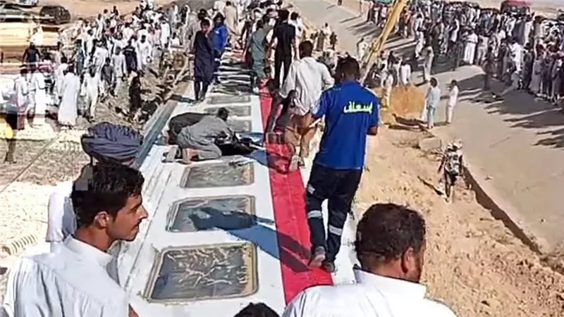 وزير النقل يوجه بالفصل الفوري للمتسببين في حادث خروج قطار مطروح عن مساره