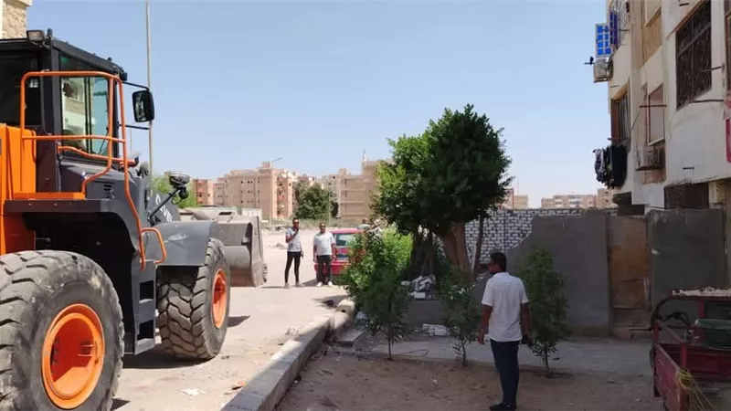 ضمن الموجة 27.. حملة مكبرة لازالة التعديات علي أملاك الدولة بحي فيصل بالسويس 