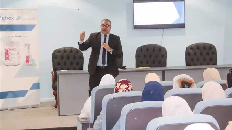 تنظيم يوم علمي حول أساليب مكافحة العدوى وطرق استخدام الواقيات الشخصية بالسويس