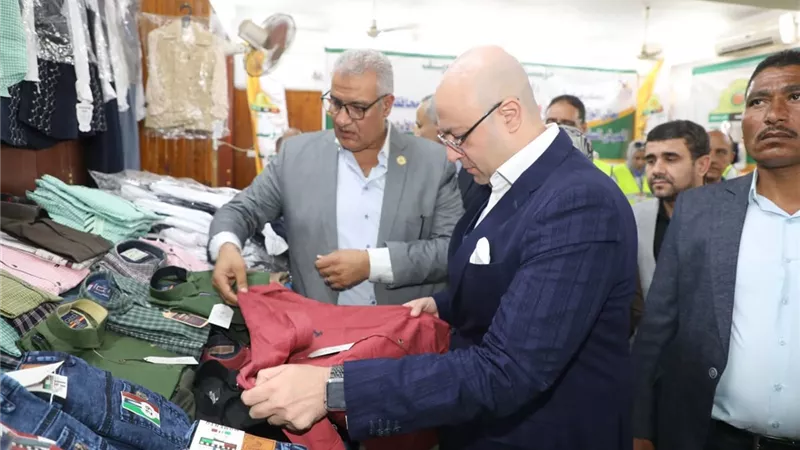 للعام 17.. افتتاح المعرض السنوي لتوزيع الزي المدرسي على الطلاب ببني سويف