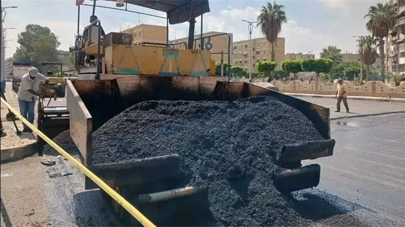 محافظ بورسعيد: مشروعات تطوير الطرق تهدف إلى تسهيل الحركة المرورية بالأحياء 